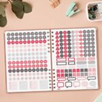 Finocam Espiral Trendy Alma Agenda - Anual 2027 - Semana Vista Horizontal - Formato E10 - 155x212mm - Espiral - Tapa Dura de Carton Forrado - Esquinas Microperforadas - Papel de 80g/m2 - Color Rosa - immagine 4