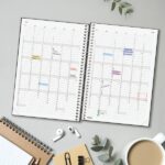 Finocam Moda Agenda Internacional - Anual 2027 - Semana Vista Vertical - 140x204mm - Goma Elastica - Tapa Dura de Carton Forrado - Esquinas Microperforadas - Papel de 80g/m2 - Color Negro - immagine 4