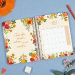 Finocam Cloe Agenda - Anual 2027 - 1 Dia por Pagina - Formato E10 - 155x212mm - Espiral - Tapa Dura de Carton Forrado - Esquinas Microperforadas - Papel de 80g/m2 - Color Rojo - immagine 4