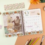 Finocam Martabge Agenda - Anual 2027 - 1 Dia por Pagina - Formato E10 - 155x212mm - Espiral Doble - Tapa Dura de Carton Forrado - Esquinas Microperforadas - Papel de 80g/m2 - Color Rosa - immagine 4