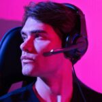 Cuffie da gaming Energy Sistem Halo - Microfono pieghevole - Illuminazione a LED - Archetto regolabile - Cuscinetti imbottiti - Comandi sul cavo - Colore: nero - immagine 5
